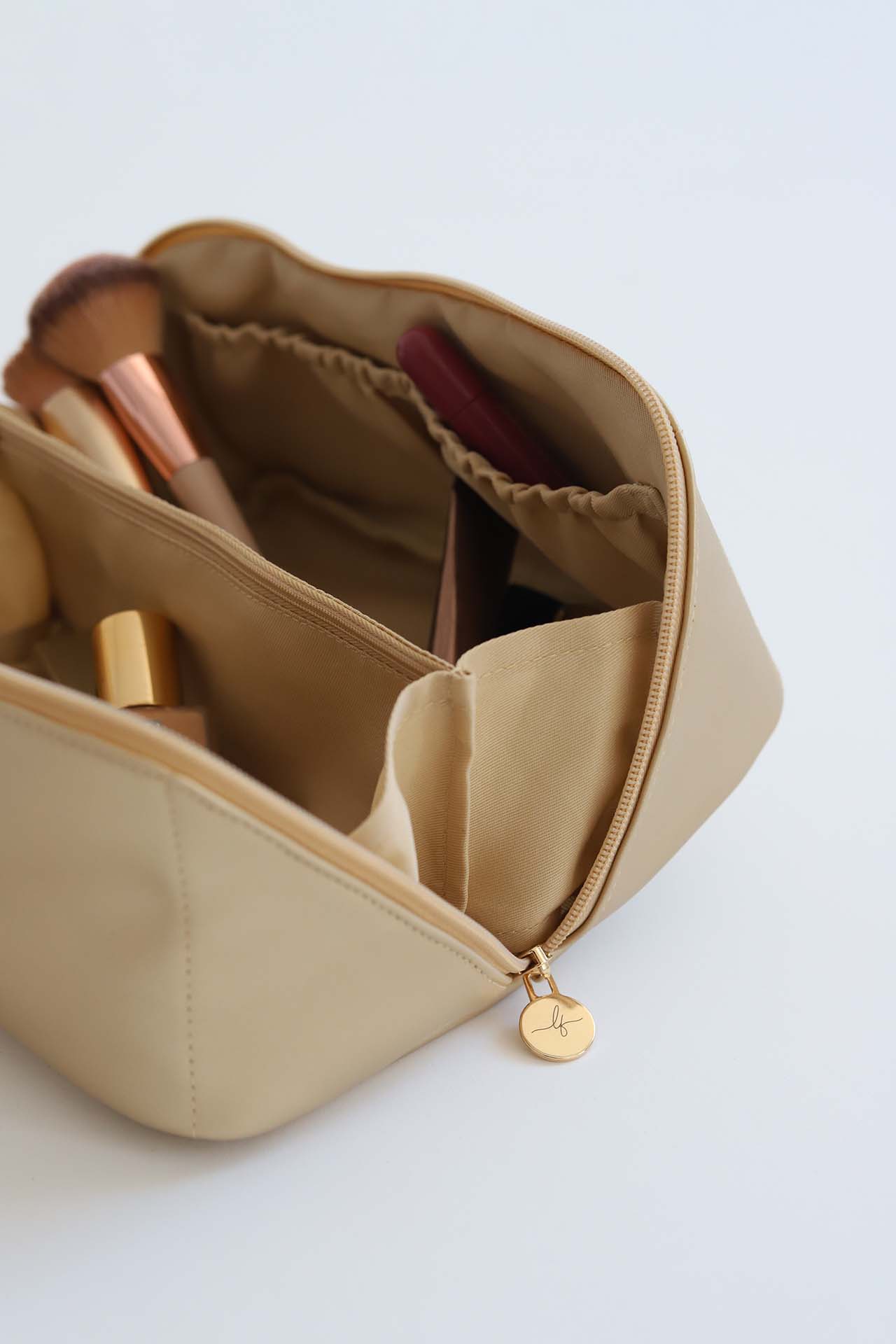 Golden Beauty Bag LA FEMME