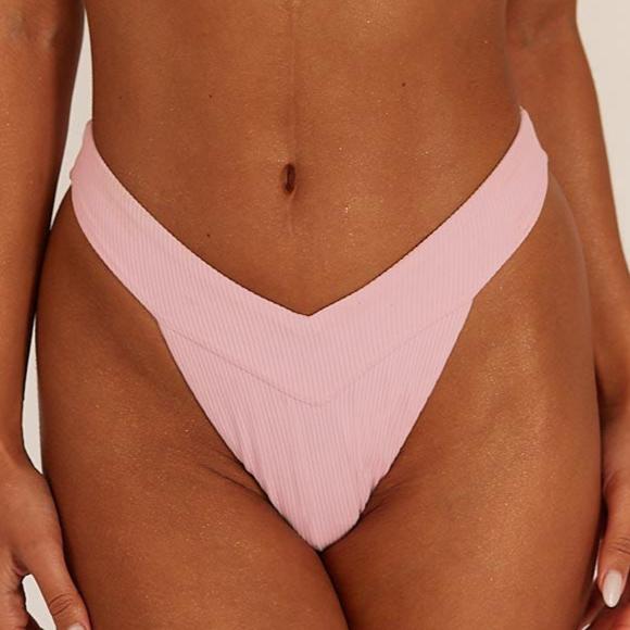Féminin Tanga